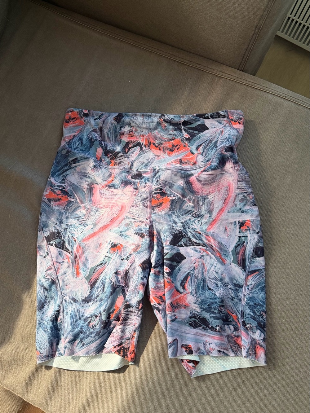 Lululemon Base Pace High-Rise Short 8" - Picture 4 of 7